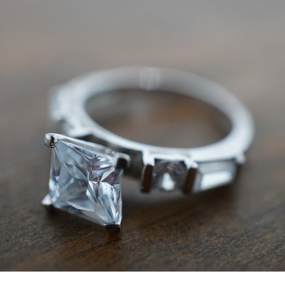 Sterling Silver Princess Cut Cubic Zirconia Engagement Style Ring Sz 7 Baguette‎